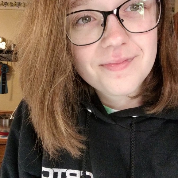 Meet your Posher, Maura - Picture 4 of 5